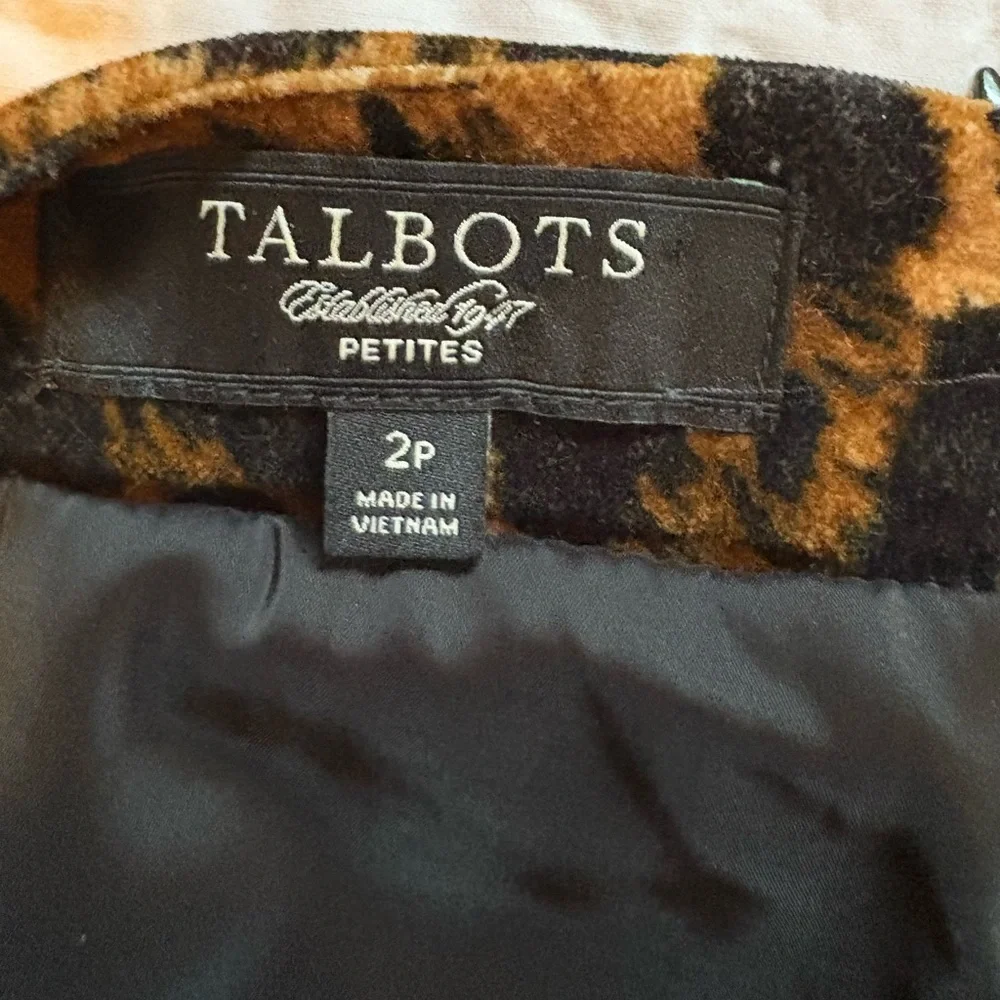 Leopard Skirt for petite ladies - Picture 3 of 16